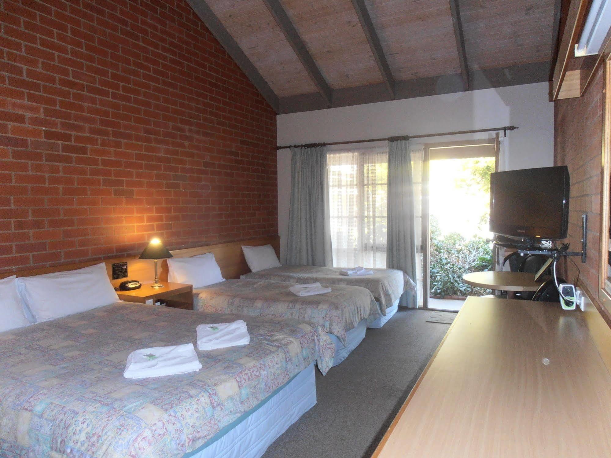 All Rivers Motor Inn Эчука Экстерьер фото